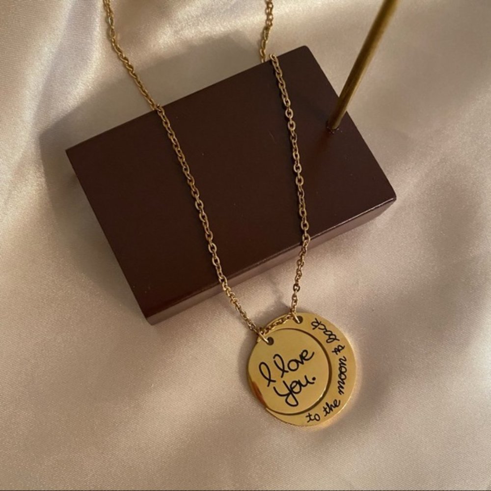 I Love you to the moon and back Necklace - Picture 4 of 8
